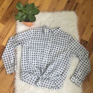 Lightweight navy and white patterned shirt 🦋